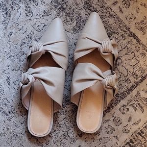 Nwt Bill Blass Taupe  double bow leather mules